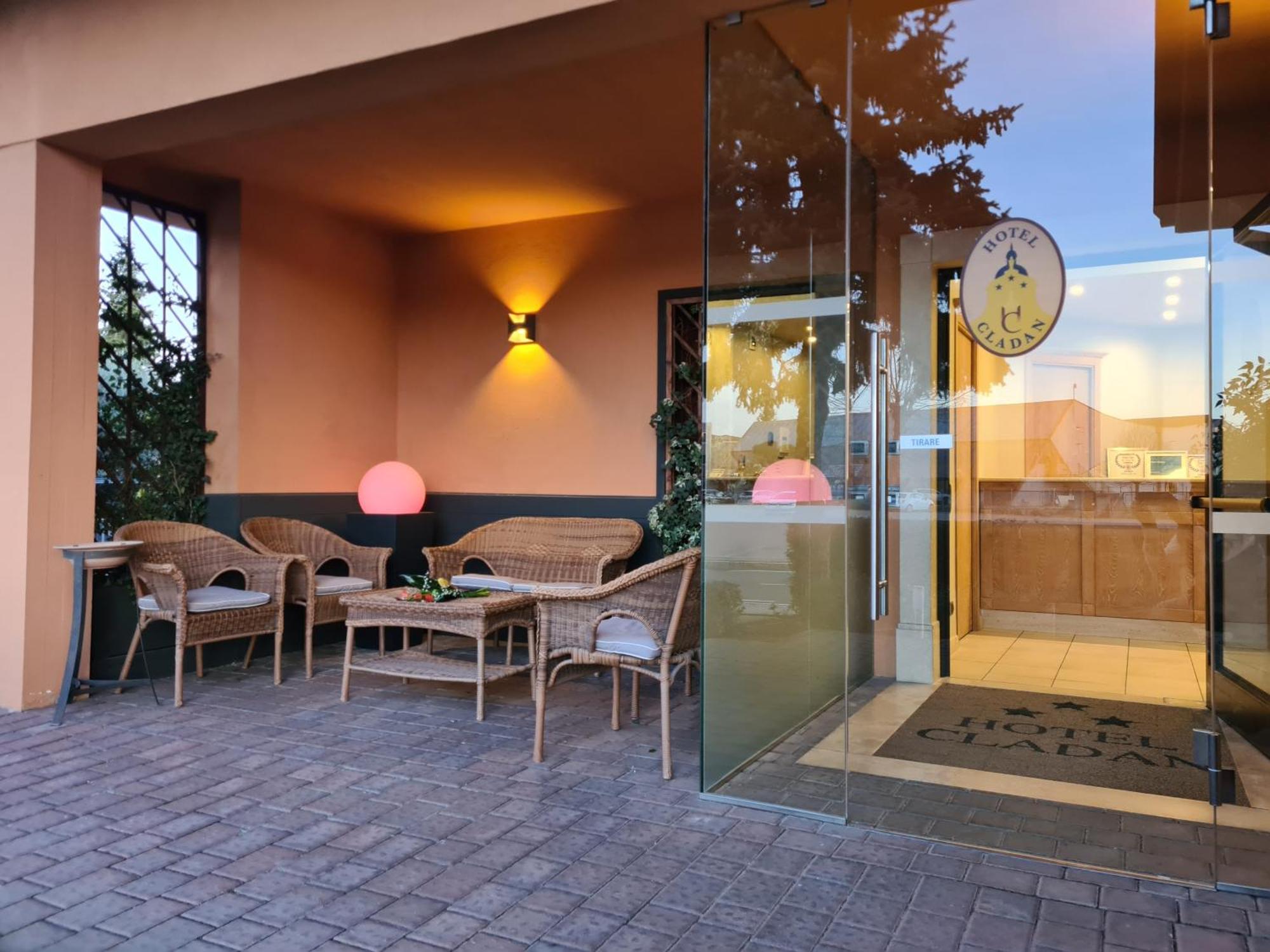 Hotel Cladan Ассізі Екстер'єр фото
