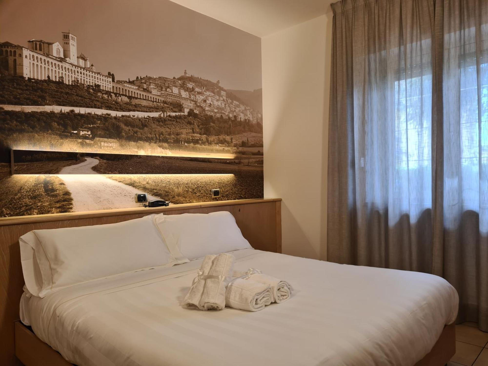 Hotel Cladan Ассізі Екстер'єр фото