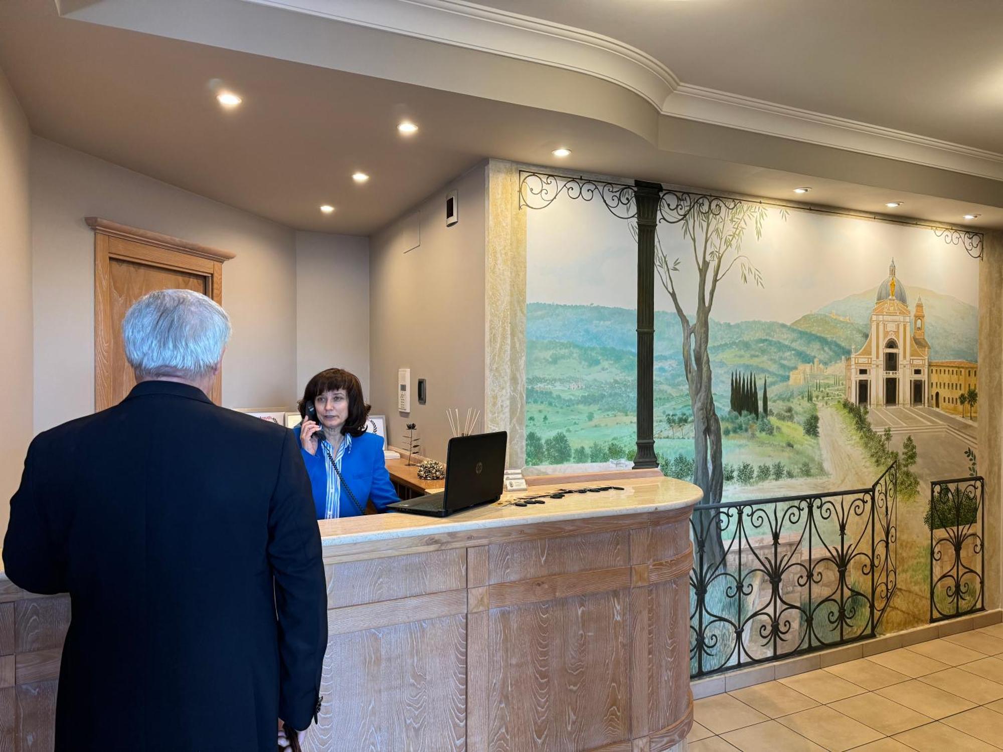Hotel Cladan Ассізі Екстер'єр фото