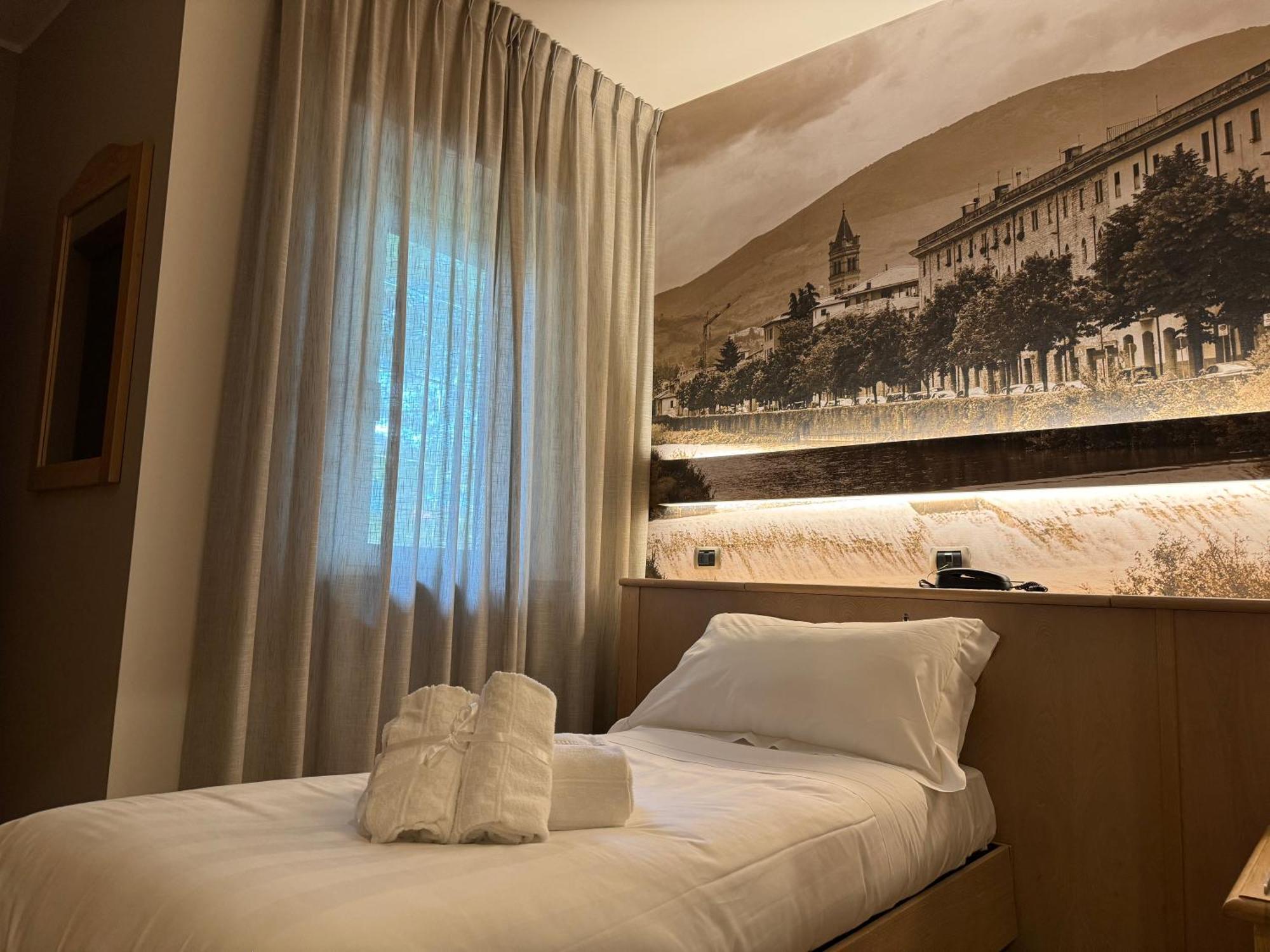 Hotel Cladan Ассізі Екстер'єр фото