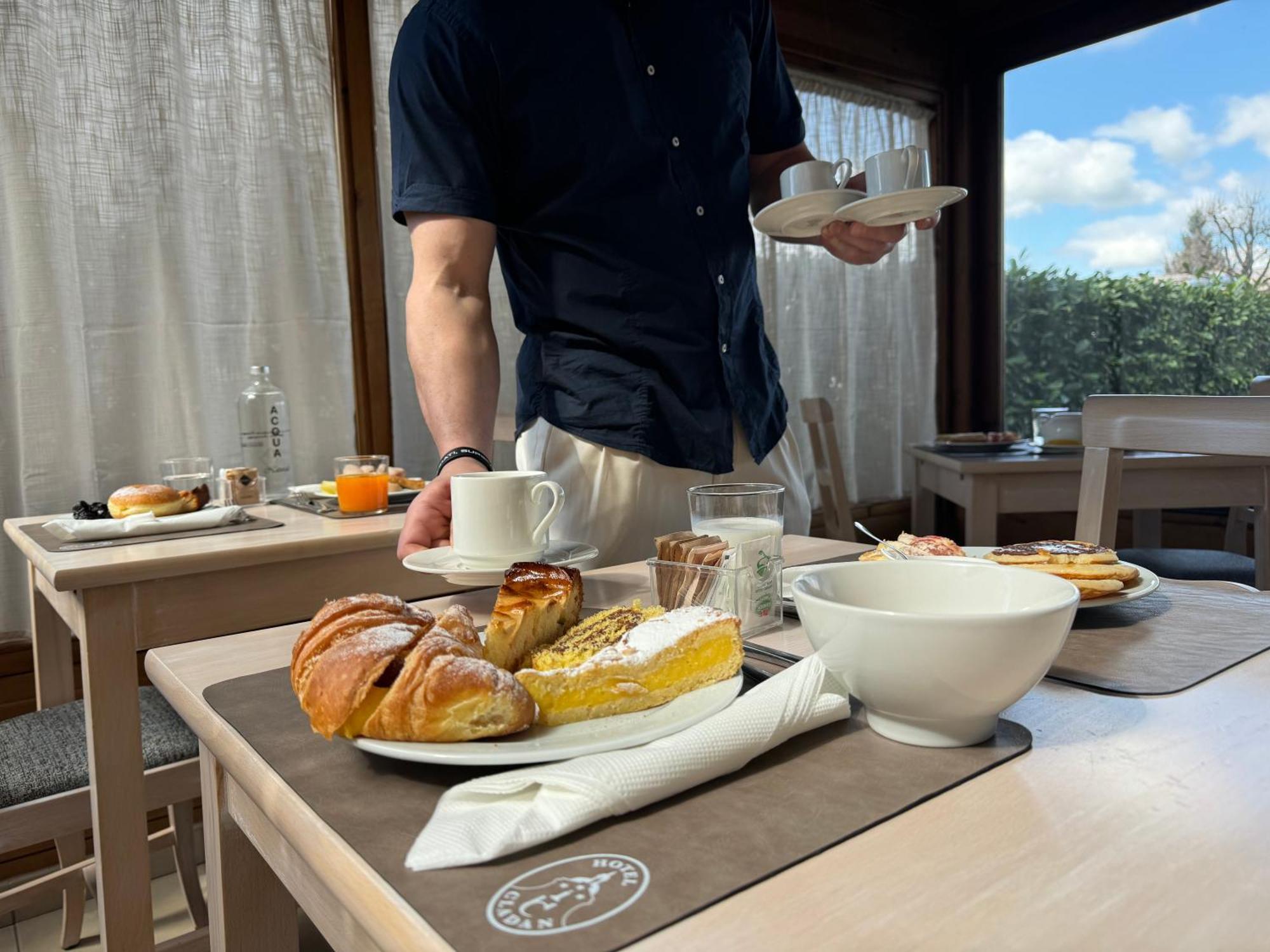 Hotel Cladan Ассізі Екстер'єр фото