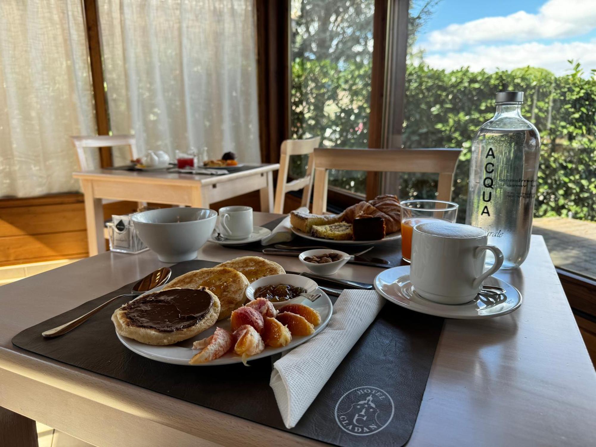 Hotel Cladan Ассізі Екстер'єр фото