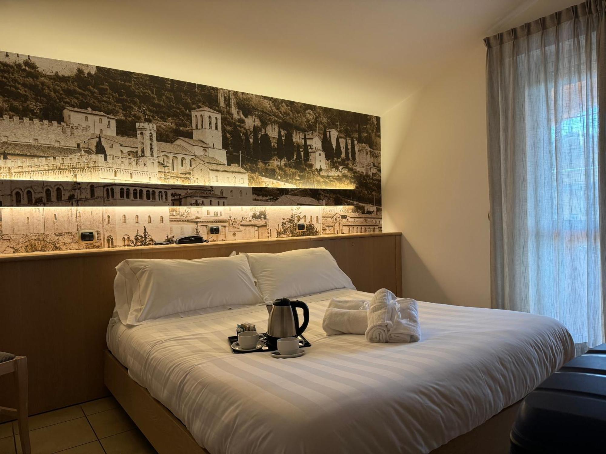 Hotel Cladan Ассізі Екстер'єр фото