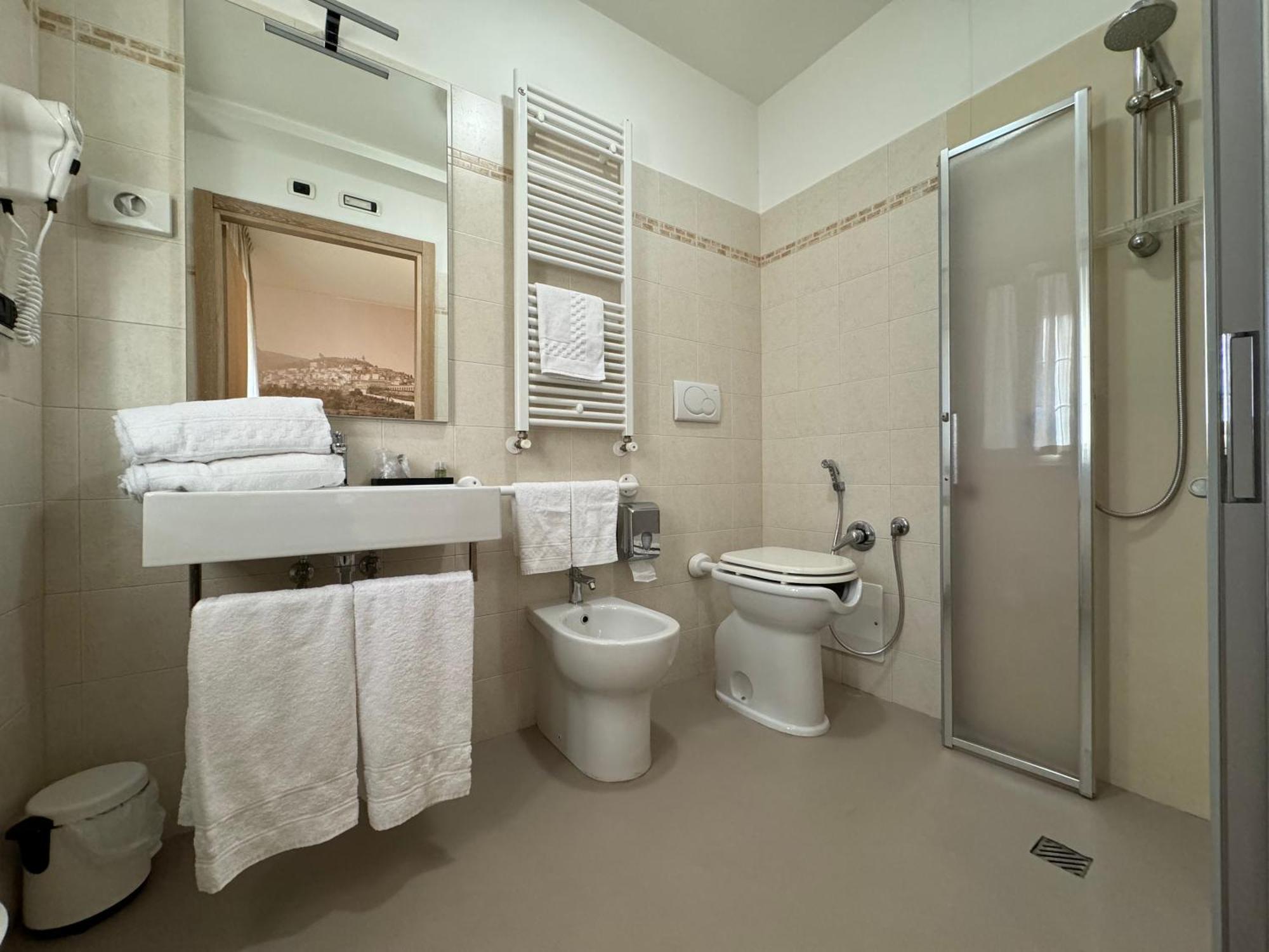 Hotel Cladan Ассізі Екстер'єр фото