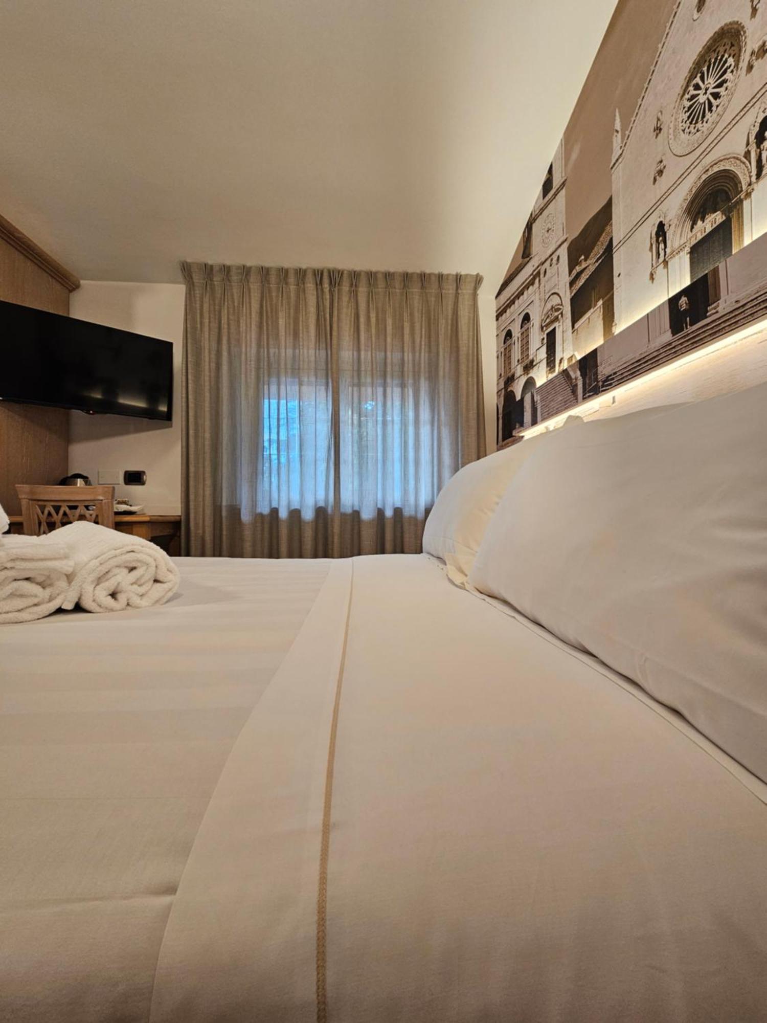 Hotel Cladan Ассізі Екстер'єр фото